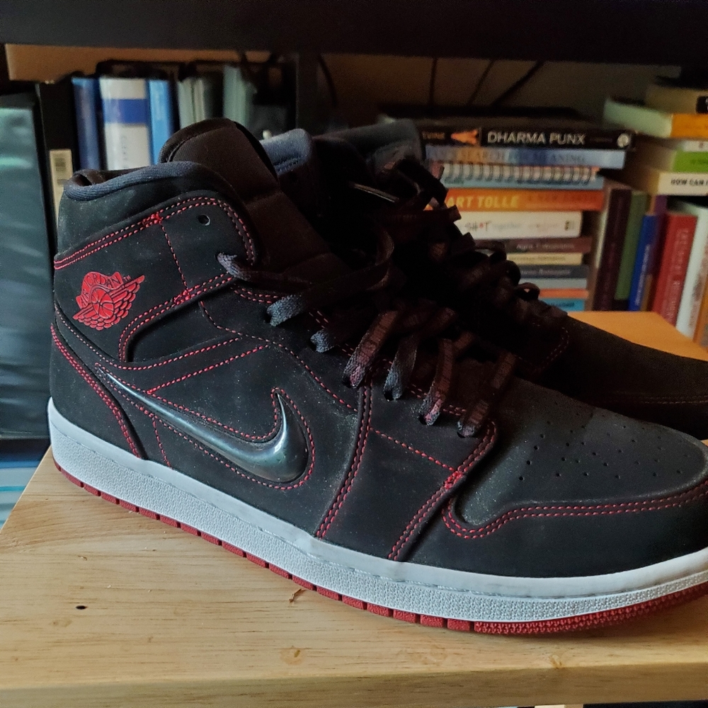 Air Jordan "Fearless" - sz 11.5 - Xtra red laces